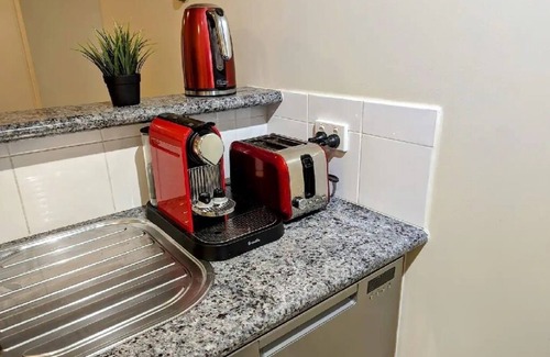 Perth Central Business District Apartment | Lovely 1 bed city pad with pool, free parking, gym
