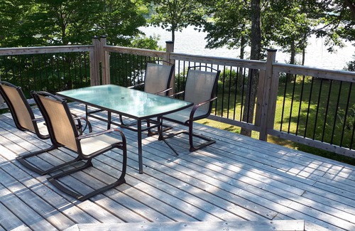 Conquerall Mills Apartment | Lovely 1 Bedroom Apartment on Fancy Lake