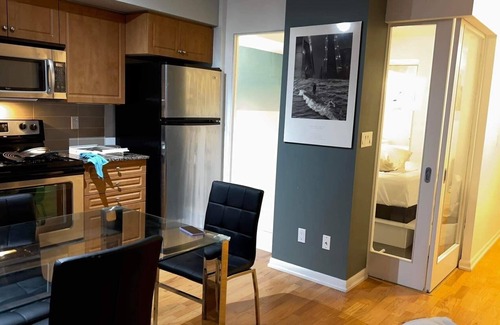 Fort York Condo | Lovely- 1 bedroom condo with pool