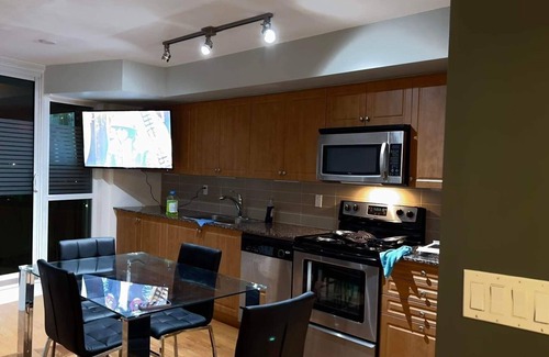 Fort York Condo | Lovely- 1 bedroom condo with pool