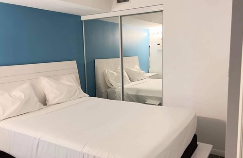 Fort York Condo | Lovely- 1 bedroom condo with pool