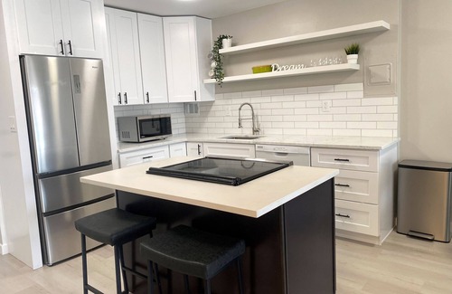 Congress Park Condo | Lovely 1 bedroom condo near shops & dining!
