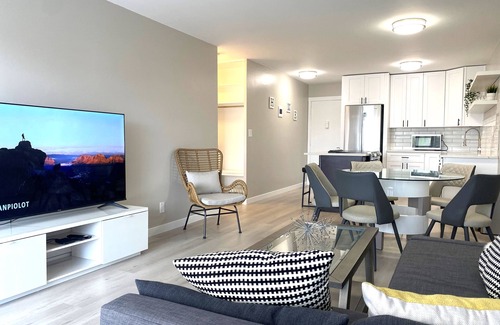 Congress Park Condo | Lovely 1 bedroom condo near shops & dining!