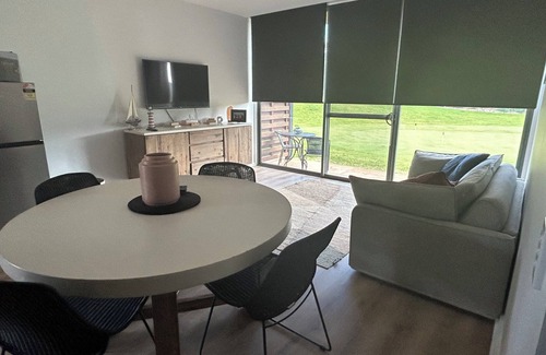 Fingal Apartment | Lovely 1 Bedroom Holiday Apartment