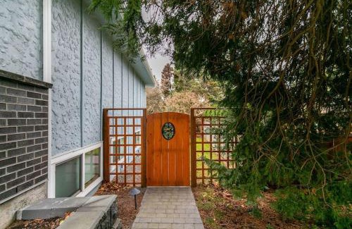 Victoria Apartment | Lovely 1 Bedroom Suite Near Town