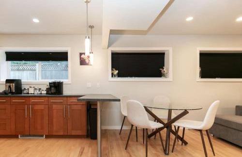 Victoria Apartment | Lovely 1 Bedroom Suite Near Town