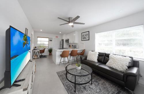 Harbordale Apartment | Lovely 1 Bedroom - Just Beachy By Pmi