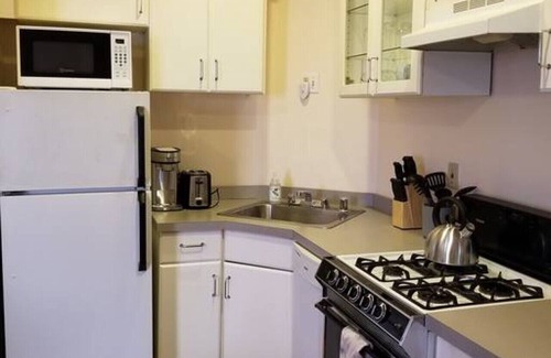 Adams Morgan Bed & Breakfast | Lovely, 1 BR in Adams Morgan! Walk Everywhere!