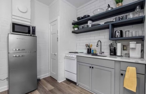 New Bern Apartment | Lovely 1 BR with King bed Apt 1