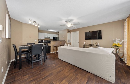 Park Central Apartment | Lovely 2/2 Suite/Centrally Located/Universal Studios/Millenia Mall/Disney