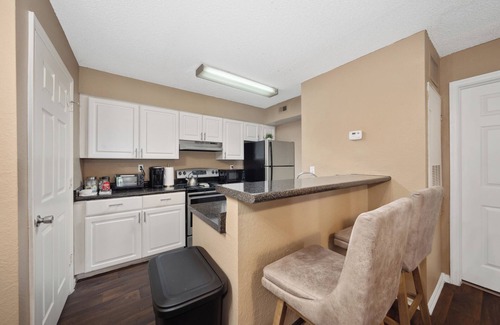 Park Central Apartment | Lovely 2/2 Suite/Centrally Located/Universal Studios/Millenia Mall/Disney