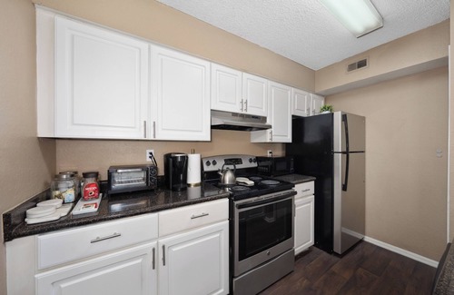 Park Central Apartment | Lovely 2/2 Suite/Centrally Located/Universal Studios/Millenia Mall/Disney