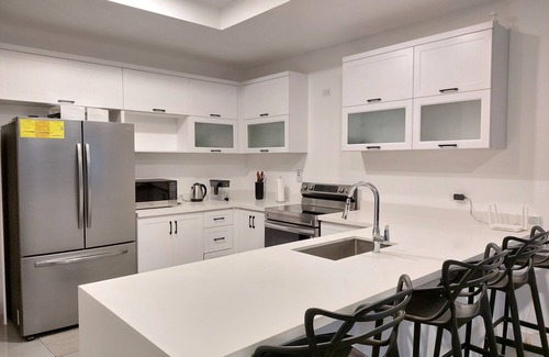 Beverly Hills Apartment | Lovely 2 B/R Apartment in Kingston