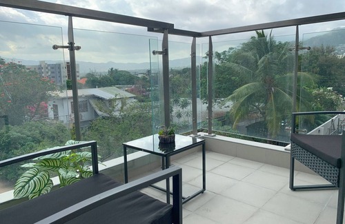 Beverly Hills Apartment | Lovely 2 B/R Apartment in Kingston