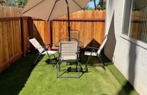 Riverside Apartment | Lovely 2-bdrm furnished Townhome with parking