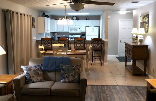The Villages House | Lovely 2 Bed/2 Bath Courtyard Villa and great location!