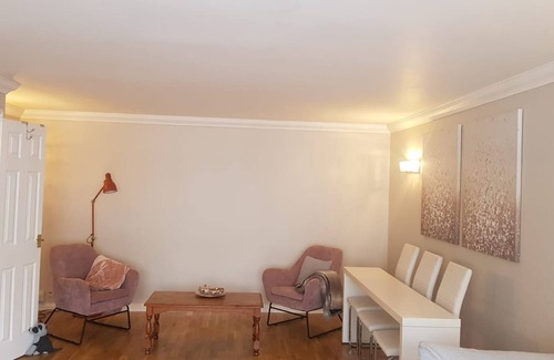 Abbey Apartment | Lovely 2 bed 2 bath apartment in the heart of wimbledon