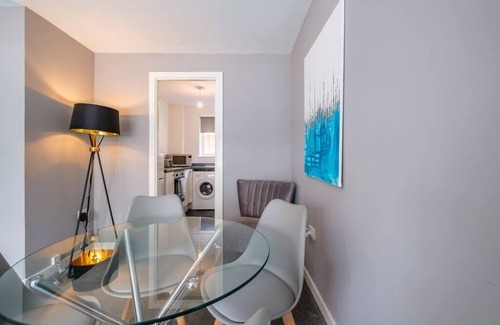 Coatbridge Apartment | Lovely 2 bed ground floor apartment in Coatbridge