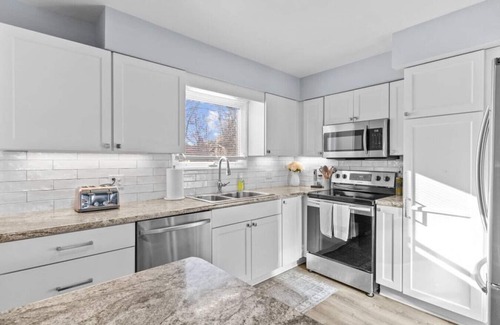 South Burlington Apartment | Lovely 2-Bedroom Condo, Close to Burlington/Airport!
