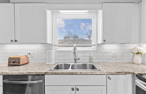 South Burlington Apartment | Lovely 2-Bedroom Condo, Close to Burlington/Airport!