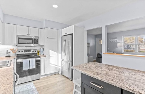 South Burlington Apartment | Lovely 2-Bedroom Condo, Close to Burlington/Airport!