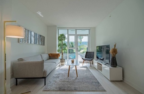 District of North Vancouver Apartment | Lovely 2 Bedroom Unit + Large Patio + EV Charging