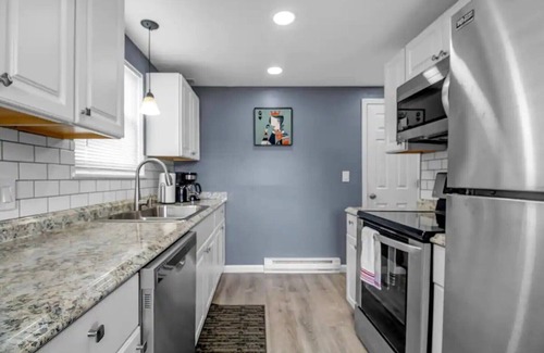 North Tonawanda Apartment | Lovely 2 bedroom apartment with free parking