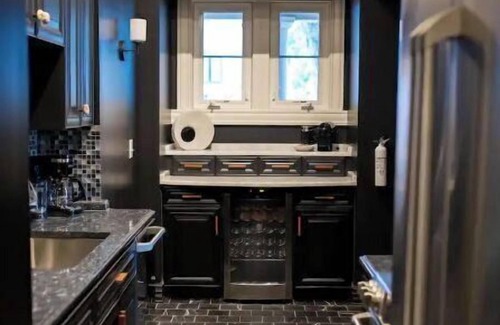 Scranton Apartment | Lovely 2 bedroom apartment with indoor fireplace!