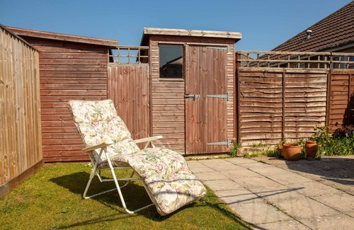 Bembridge House | Lovely 2 Bedroom Bungalow Close To Beach, Village And Shops. Good Prices Too.