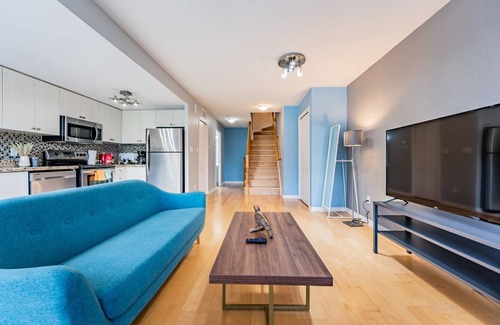 Topham Park Condo | Lovely 2-bedroom condo with free parking in Scarborough