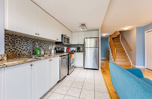 Topham Park Condo | Lovely 2-bedroom condo with free parking in Scarborough