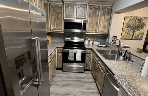 Astrodome Condo | Lovely 2-Bedroom Condo w/garage, pool & tennis court