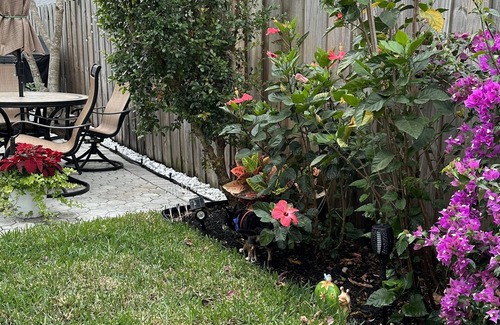 Vamo Condo | LOVELY 2- BEDROOM CONDO 7 MINUTES FROM SIESTA KEY