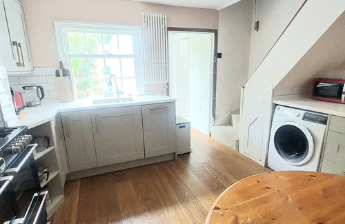 Highgate Cottage | Lovely 2 Bedroom Cottage in Highgate Village, London