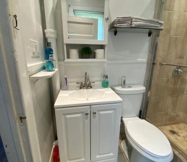 Orange Lake Apartment | Lovely 2 Bedroom Cottage Just Off Orange Lake!