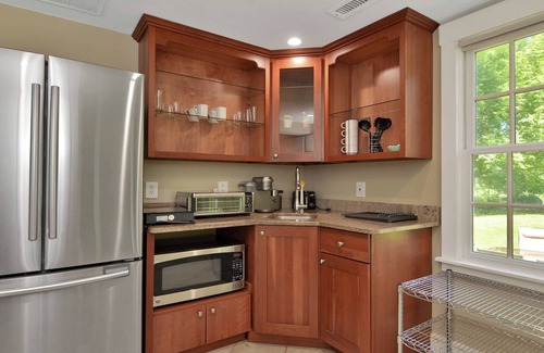 Andover House | Lovely 2 bedroom- kitchenette