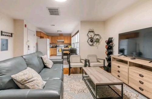 Central Business District Apartment | Lovely 2 bedroom/Near EWR/Free Parking