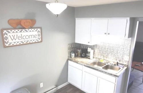 West Columbus House | Lovely 2-bedroom rental unit with free parkingn