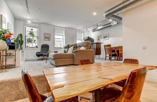 Downtown Springfield Apartment | Lovely 2-Bedroom Unit in Springfield
