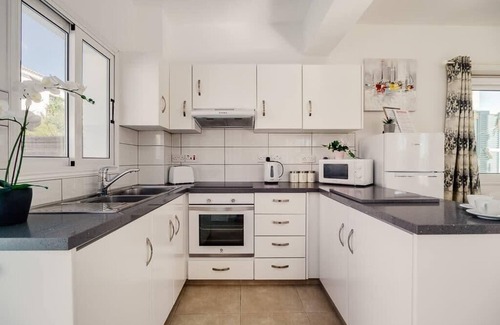 Paralimni Villa | Lovely 2 Bedroom Villa in Ayia Triada: 150 metres from beach