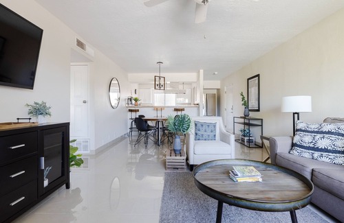 Fashion Square Apartment | Lovely 2 BR Condo | Pools | Covered Parking