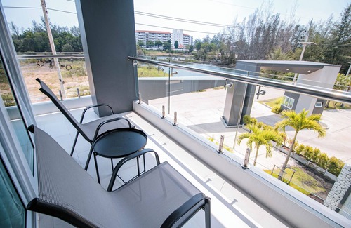 Kram Condo | Lovely 3 bdrm for family of 5 people near the beach, pools, fitness and garden