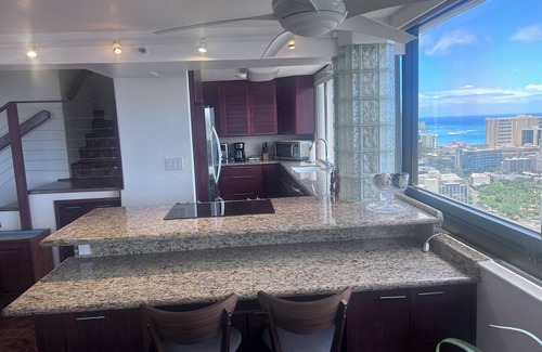 Waikiki Condo | Lovely 3-bed, 3-bath 46th floor penthouse condo with gorgeous views, and a lanai