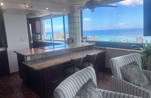 Waikiki Condo | Lovely 3-bed, 3-bath 46th floor penthouse condo with gorgeous views, and a lanai