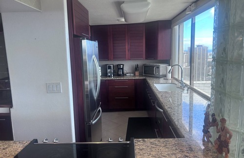 Waikiki Condo | Lovely 3-bed, 3-bath 46th floor penthouse condo with gorgeous views, and a lanai