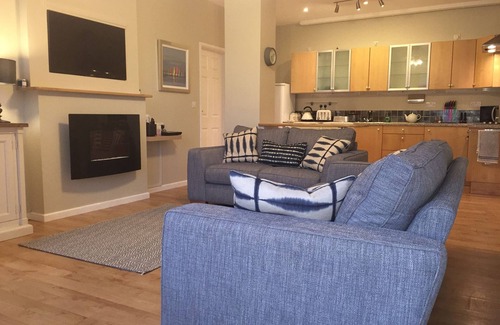 Porthtowan Apartment | Lovely 3 Bed apartment-just 3 min walk from the beach.