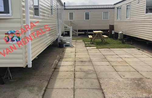 Towyn Apartment | Lovely 3-Bed caravan in towyn