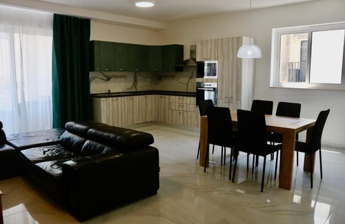 Marsaskala Apartment | Lovely 3 bedroom apartment close to Promenade