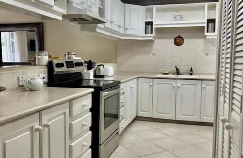 Hastings Condo | Lovely 3 Bedroom Condo with pool.