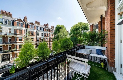 Harrow Road Apartment | LOVELY 3 BEDROOMS 2 BATH BALCONY MANSION BLOCK APARTMENT, MAIDA VALE, PADDINGTON